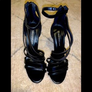 Hope’s black strappy heels